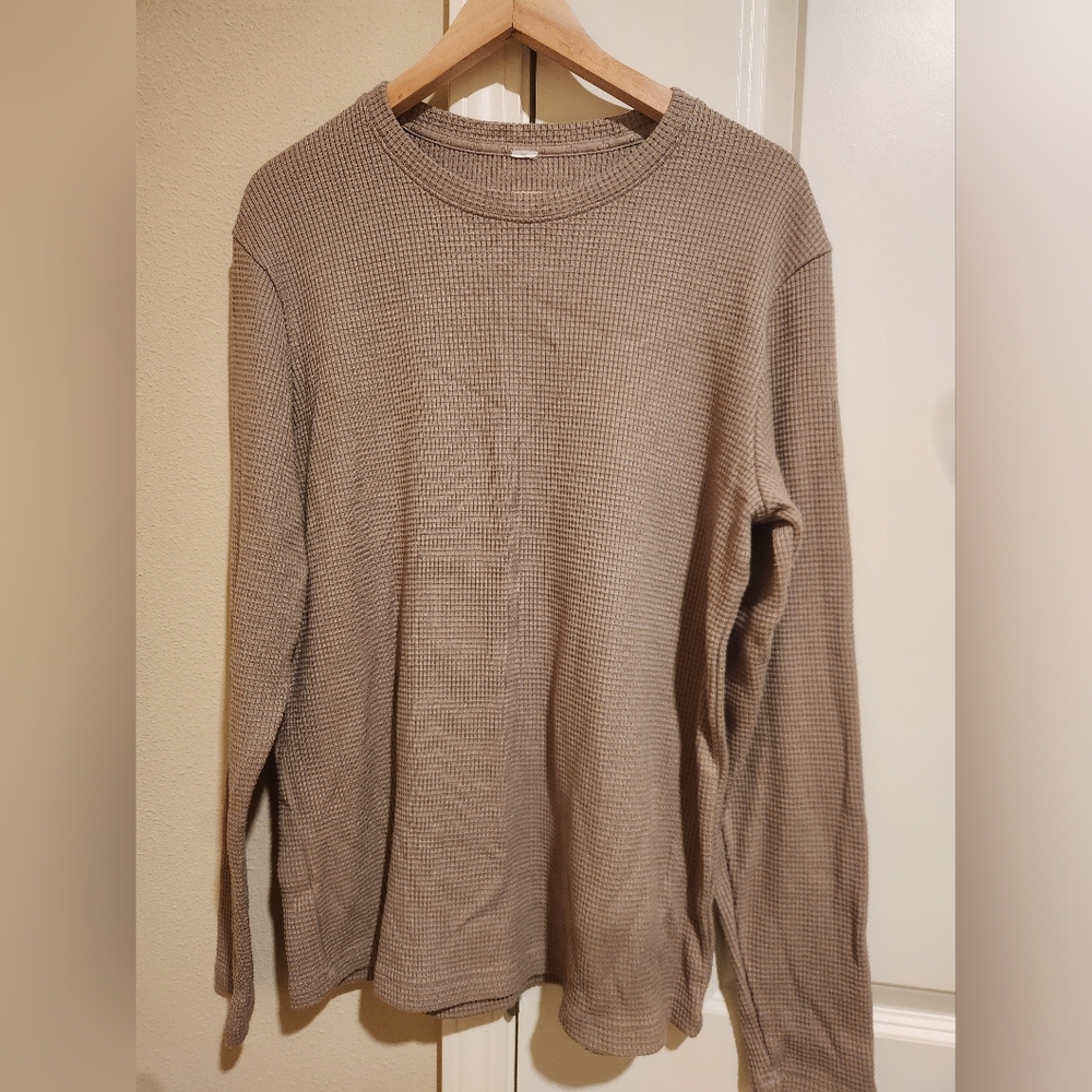 ALO Yoga Men's Long Sleeve Tan Shirt